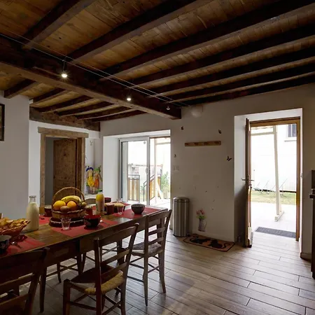 Confortable A La Ferme Avec Terrasse En Campagne - Fr-1-496-220 Gospodarstwo wiejskie Cremeaux